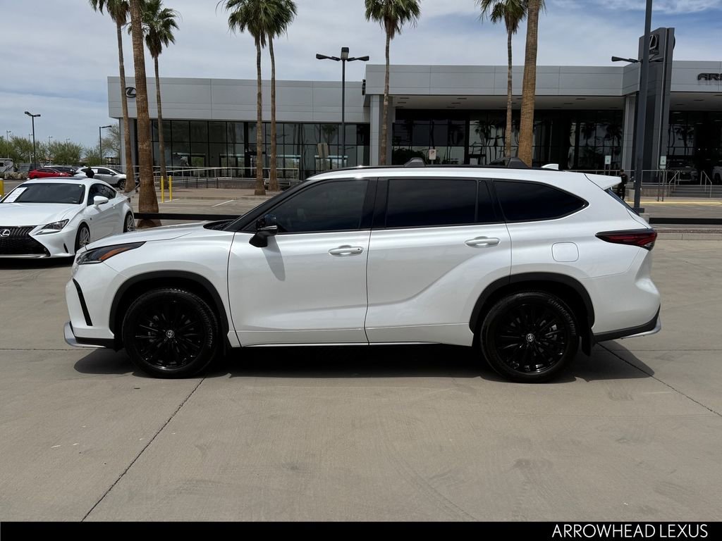 Used 2024 Toyota Highlander XSE AWD/4WD image 3