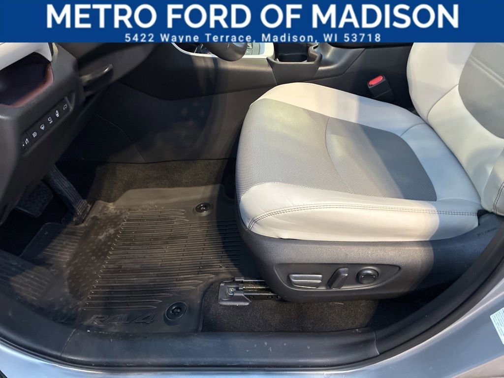 Used 2021 Toyota RAV4 Limited image 12