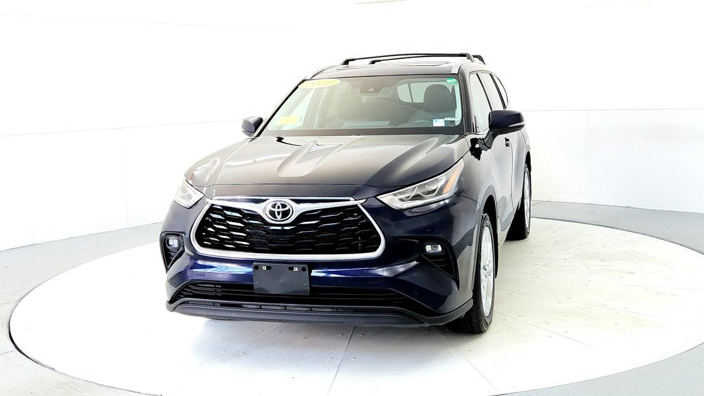 Used 2023 Toyota Highlander Limited AWD/4WD image 2