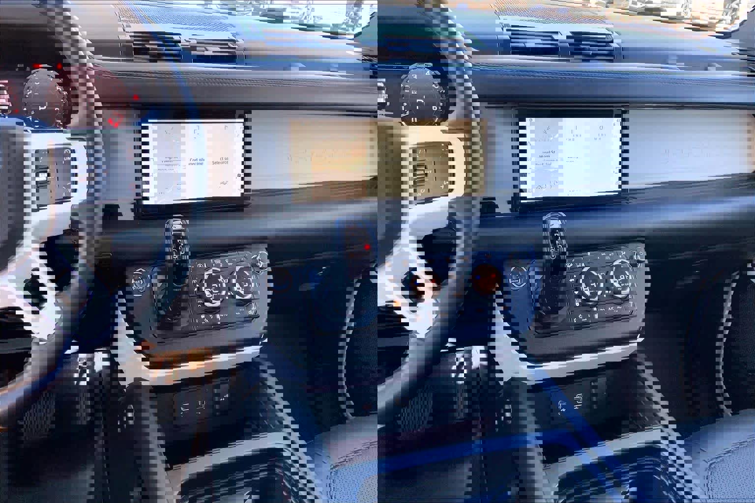 Used 2023 Land Rover Defender 110 SE image 7