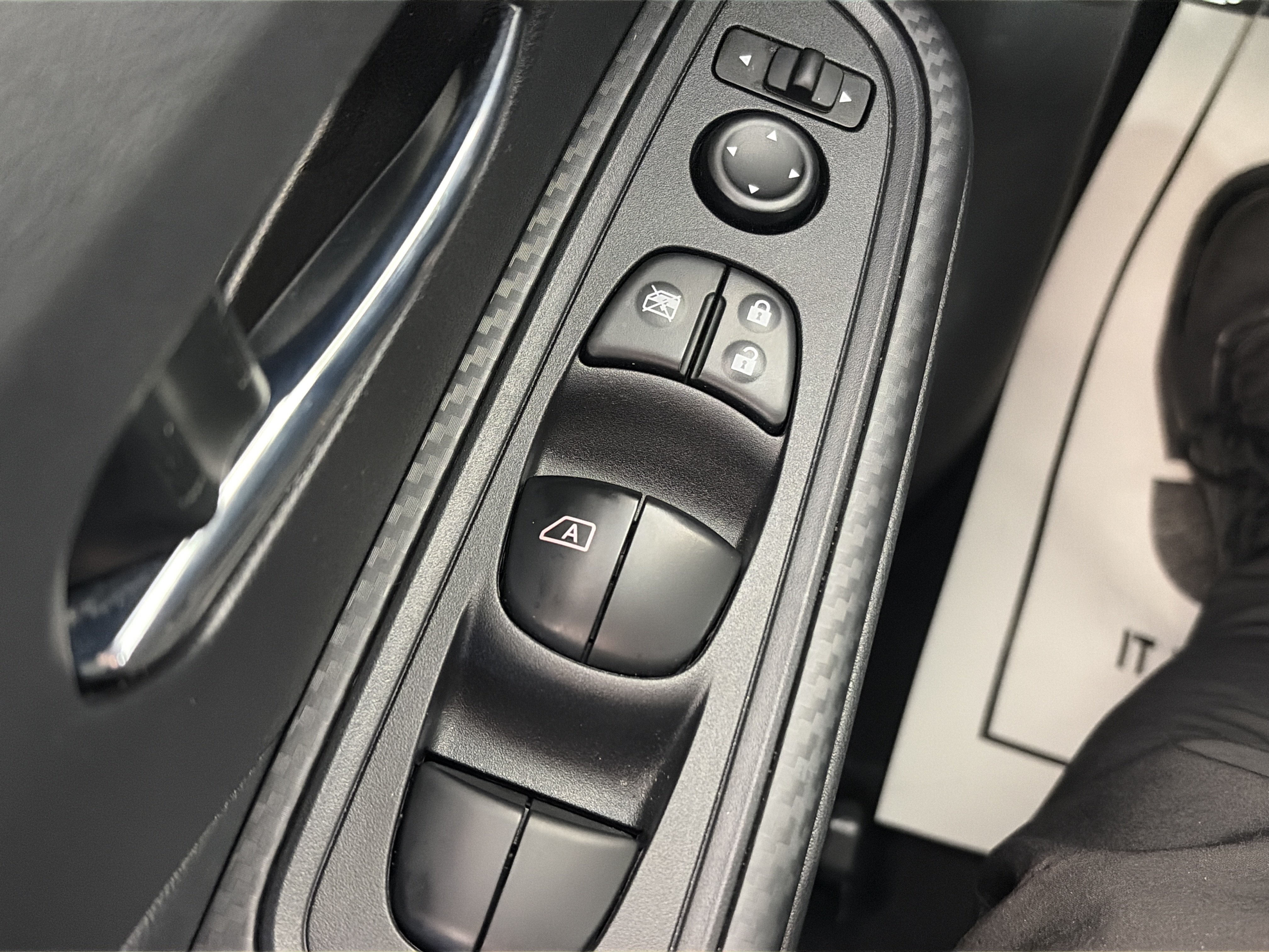 Used 2025 Nissan Versa SV w/ Trunk Package FWD image 25