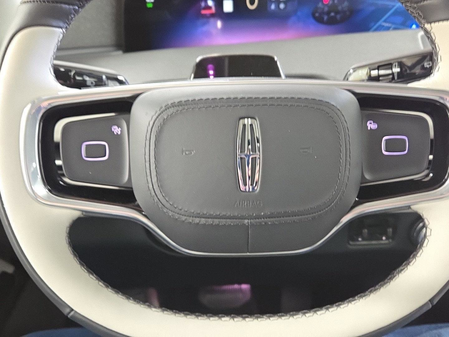 New 2025 Lincoln Navigator L Reserve AWD/4WD image 16