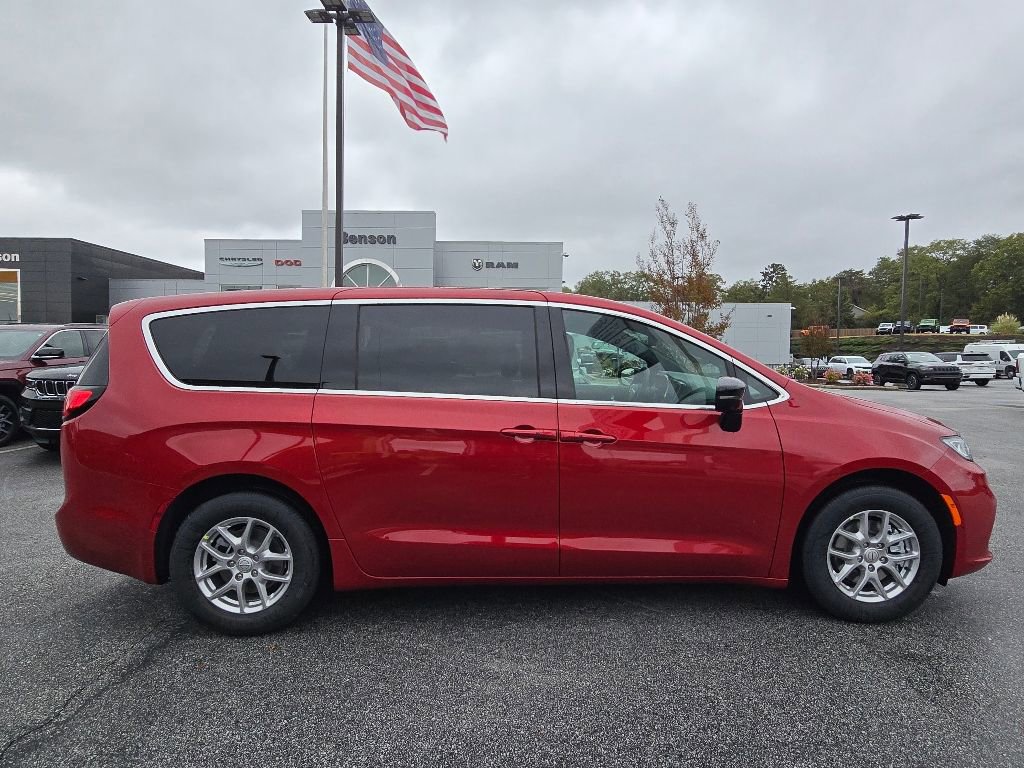New 2026 Chrysler Pacifica Select FWD image 2