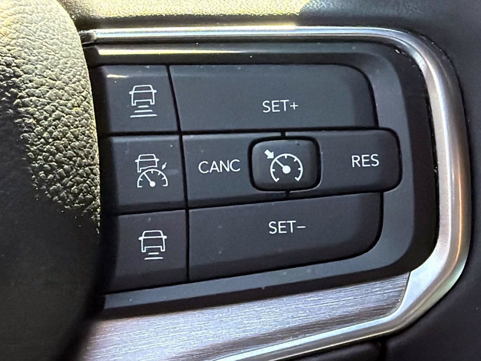 Used 2024 Jeep Wagoneer Series II AWD/4WD image 17