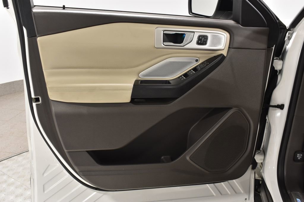 Used 2020 Ford Explorer Platinum w/ Premium Technology Package image 9