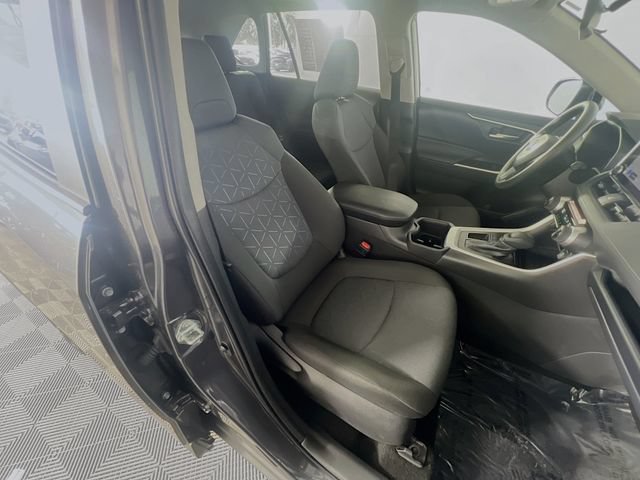 Used 2025 Toyota RAV4 XLE w/ Convenience Package FWD image 30