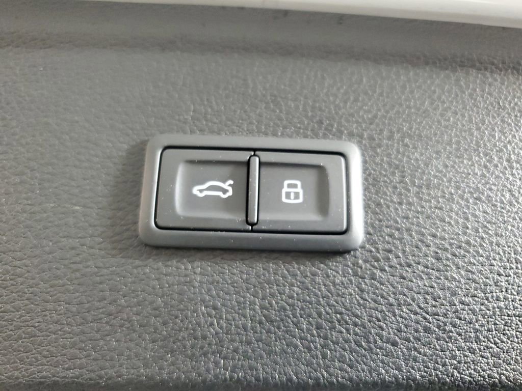 Used 2024 Audi Q5 e Prestige w/ Prestige Package AWD/4WD image 10