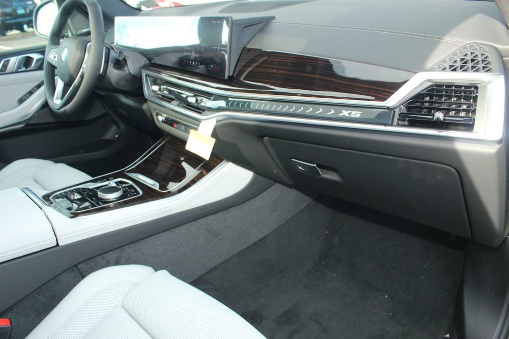 New 2026 BMW X5 xDrive50e image 24