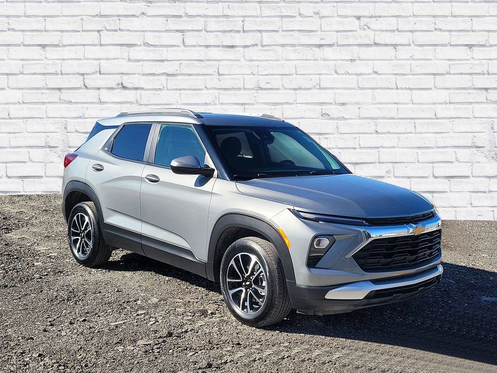 Used 2024 Chevrolet TrailBlazer LT w/ LT Cold Weather Package image 1