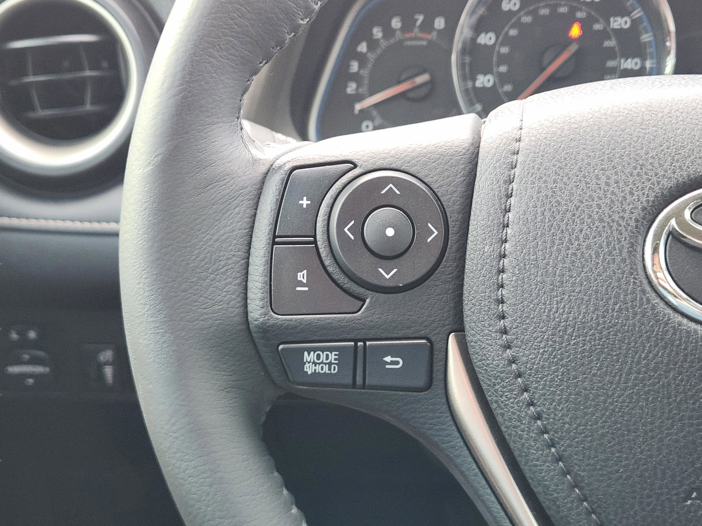 Used 2014 Toyota RAV4 Limited w/ Technology Package FWD image 28