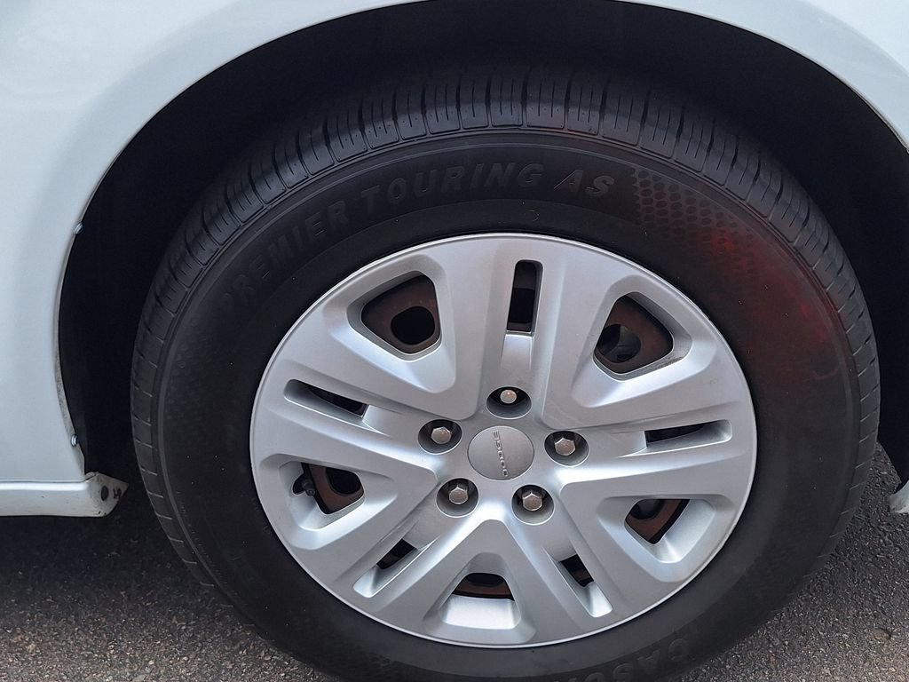 Used 2019 Dodge Grand Caravan SE FWD image 29