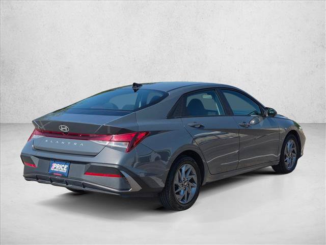 Used 2024 Hyundai Elantra SEL FWD image 5