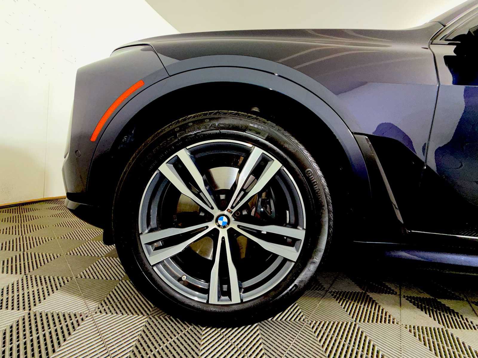 Used 2024 BMW X7 xDrive40i w/ M Sport Package AWD/4WD image 8