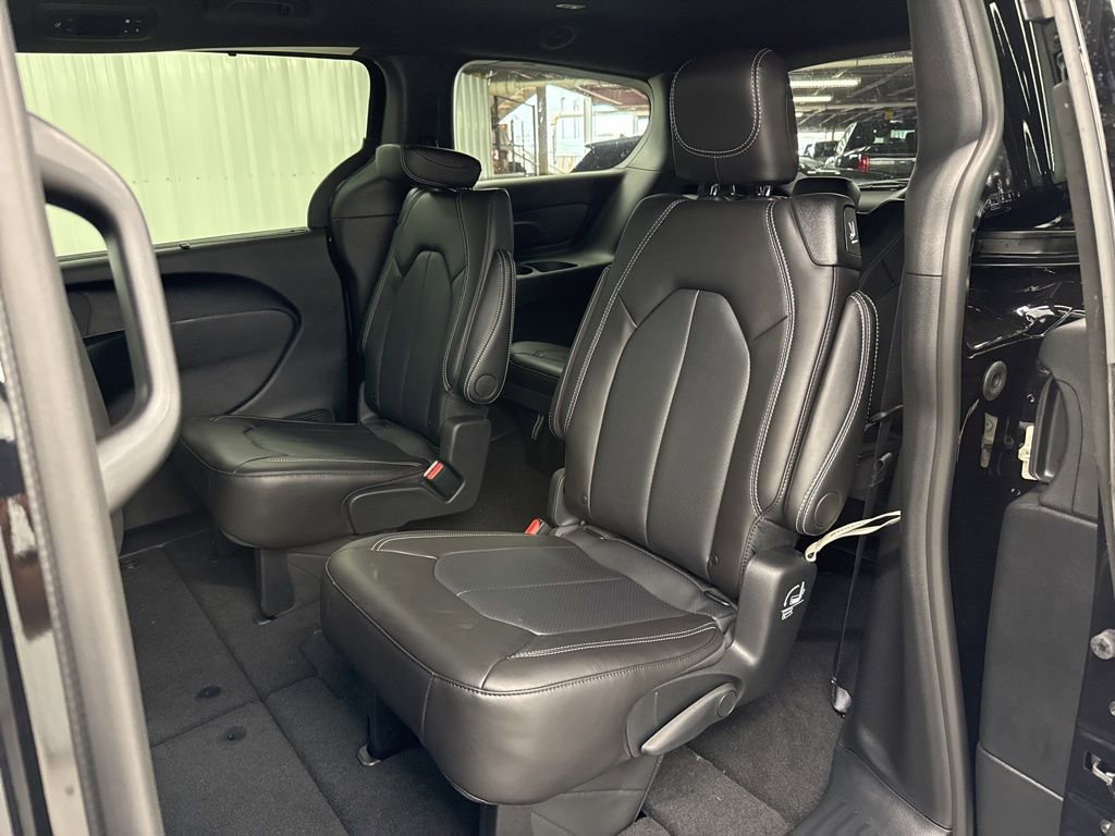 New 2026 Chrysler Pacifica Select image 11