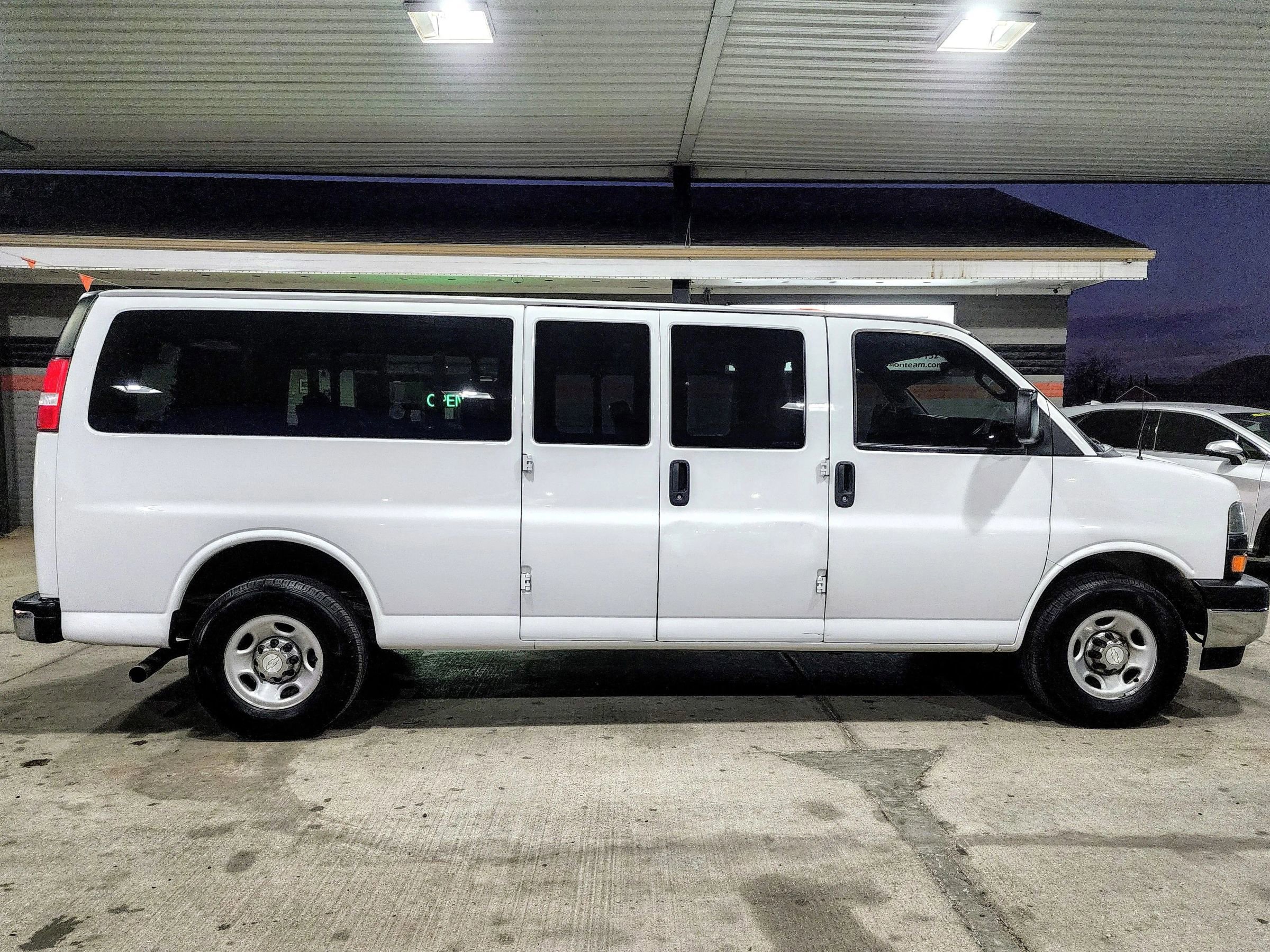 Used 2020 Chevrolet Express 3500 LT w/ LT Preferred Equipment Group RWD image 6