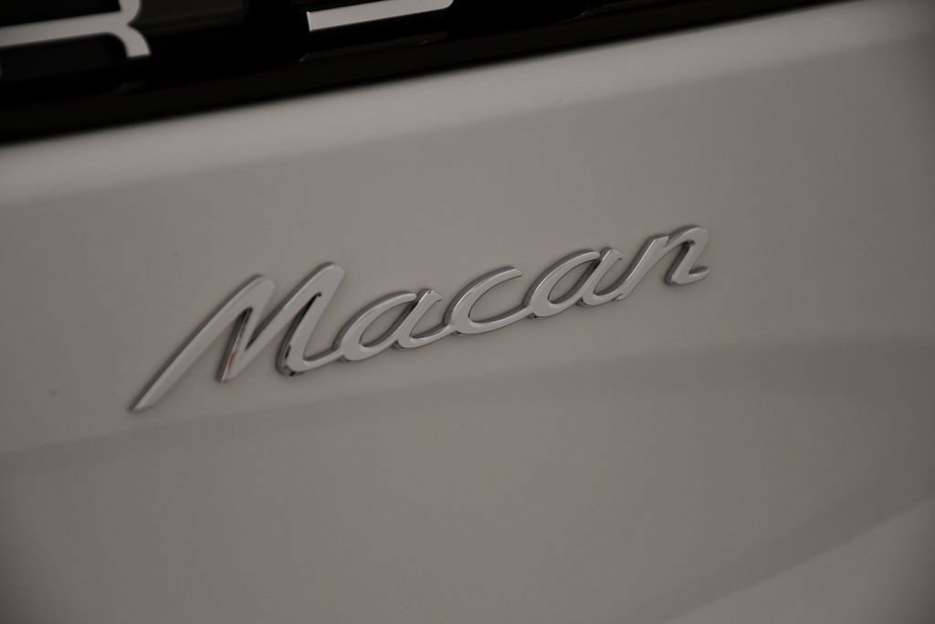 Used 2025 Porsche Macan image 11