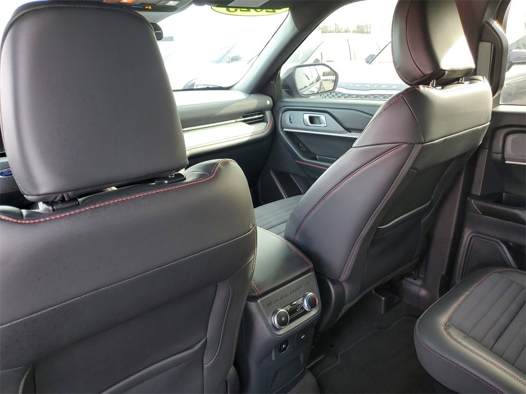 Used 2025 Ford Explorer ST-Line image 28
