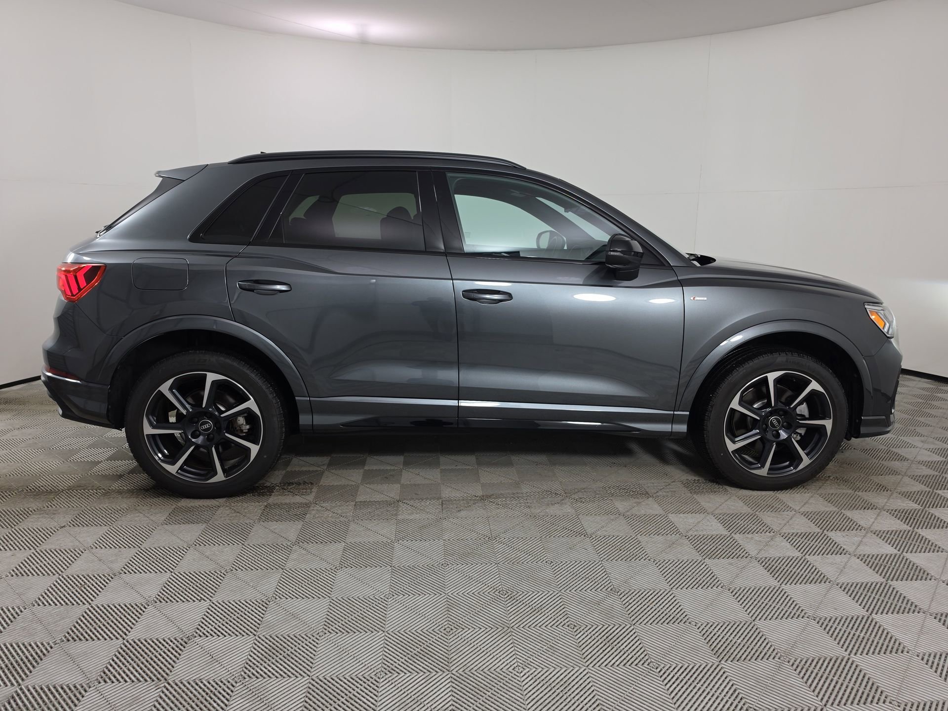 Certified 2025 Audi Q3 2.0T Premium Plus w/ Premium Plus Package AWD/4WD image 8