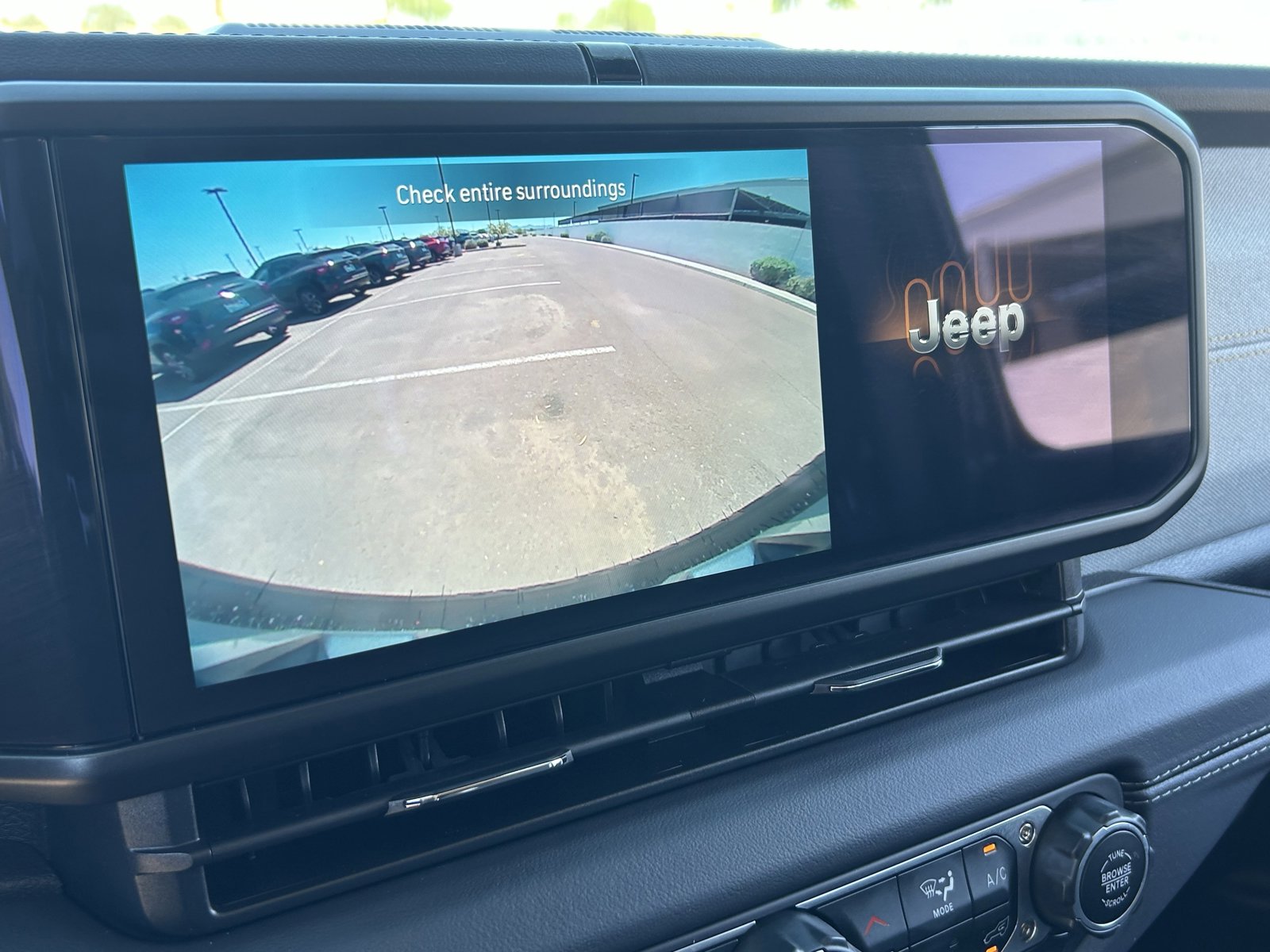 Used 2025 Jeep Wrangler Unlimited Sahara AWD/4WD image 30