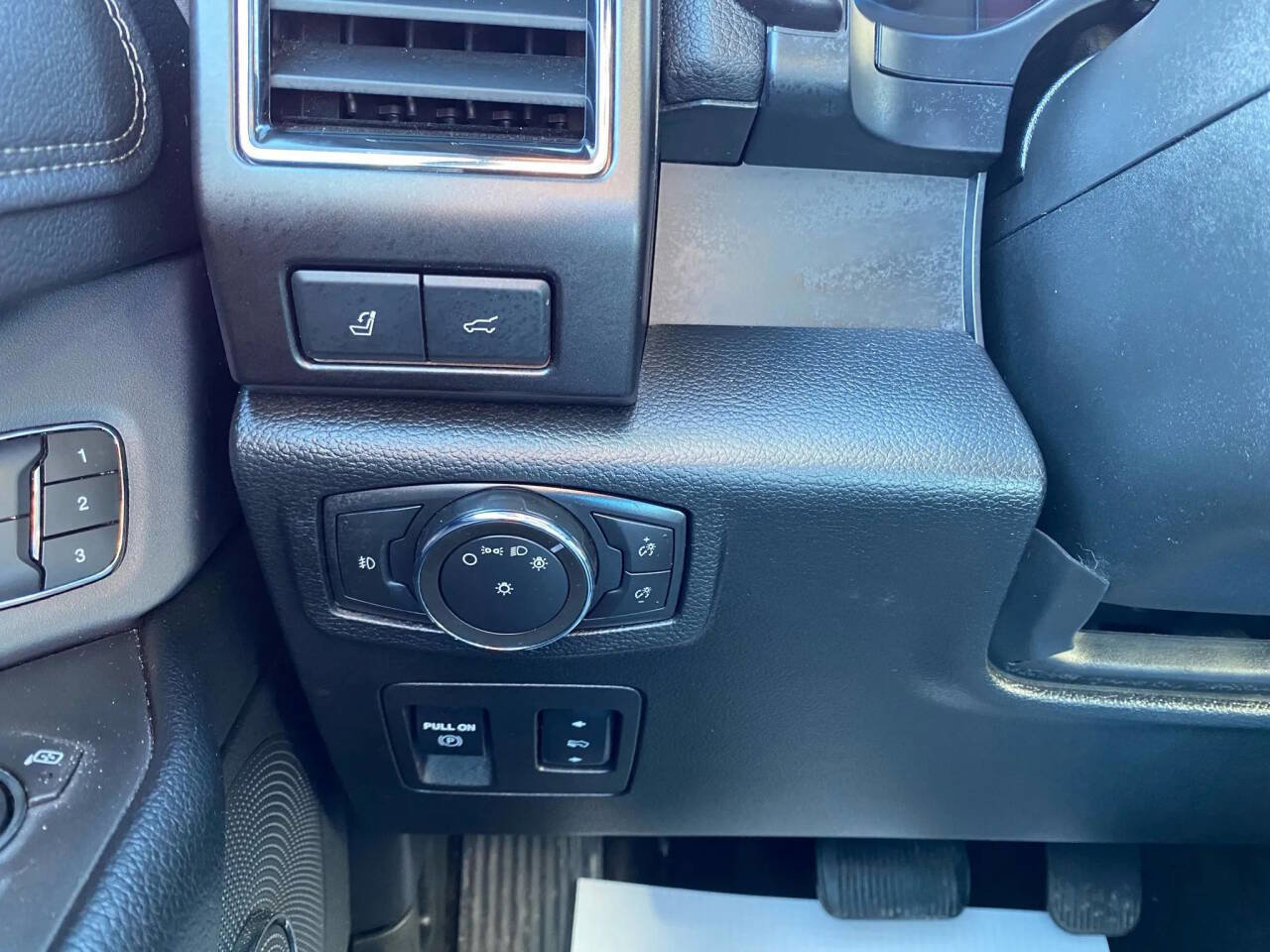 Used 2021 Ford Expedition Limited AWD/4WD image 15