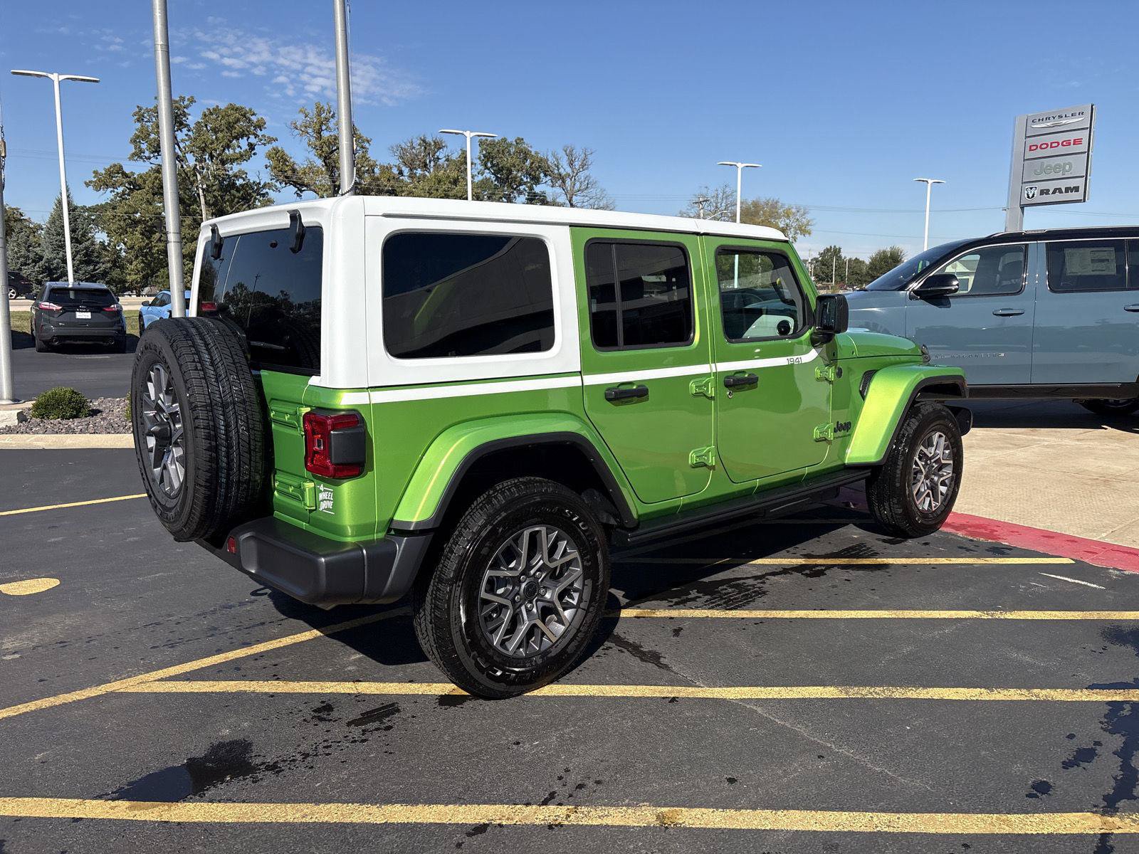 Used 2026 Jeep Wrangler Unlimited Sahara w/ Whitecap Package AWD/4WD image 5