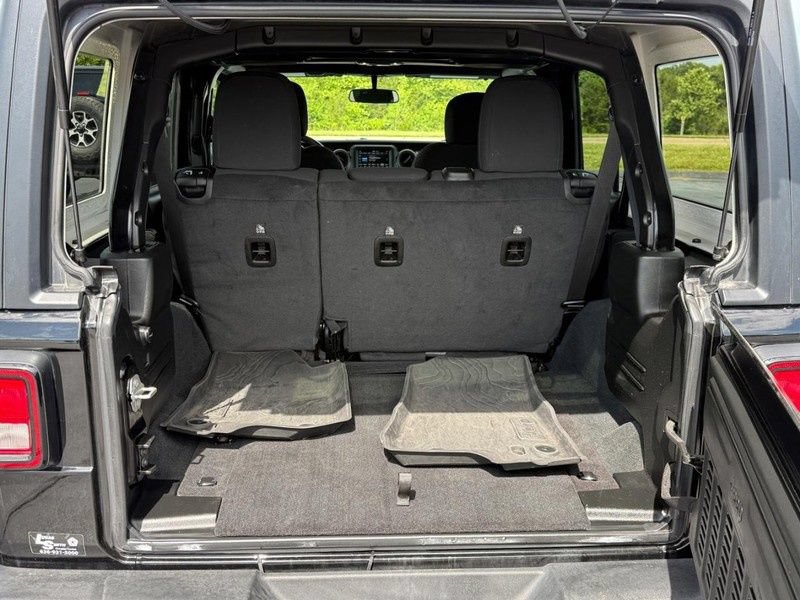 Used 2023 Jeep Wrangler Unlimited Sport AWD/4WD image 4