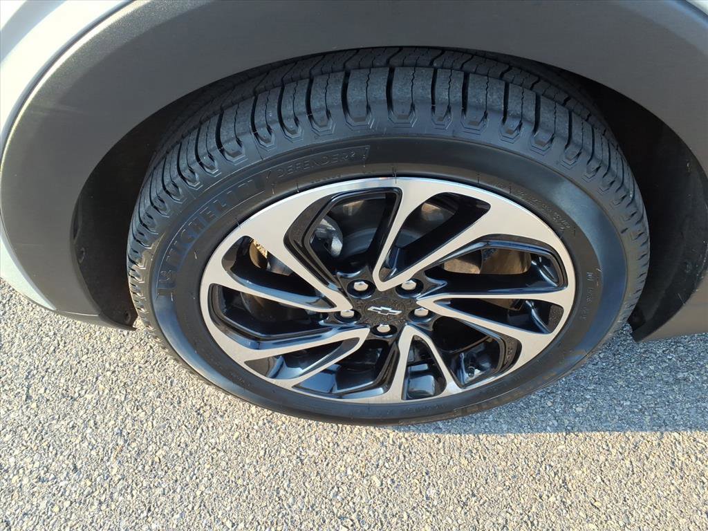 Used 2022 Chevrolet Bolt EUV Premier w/ Sun & Sound Package FWD image 10