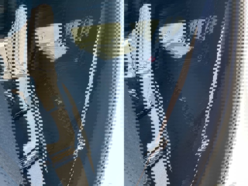 New 2025 Jeep Grand Cherokee L Laredo image 18