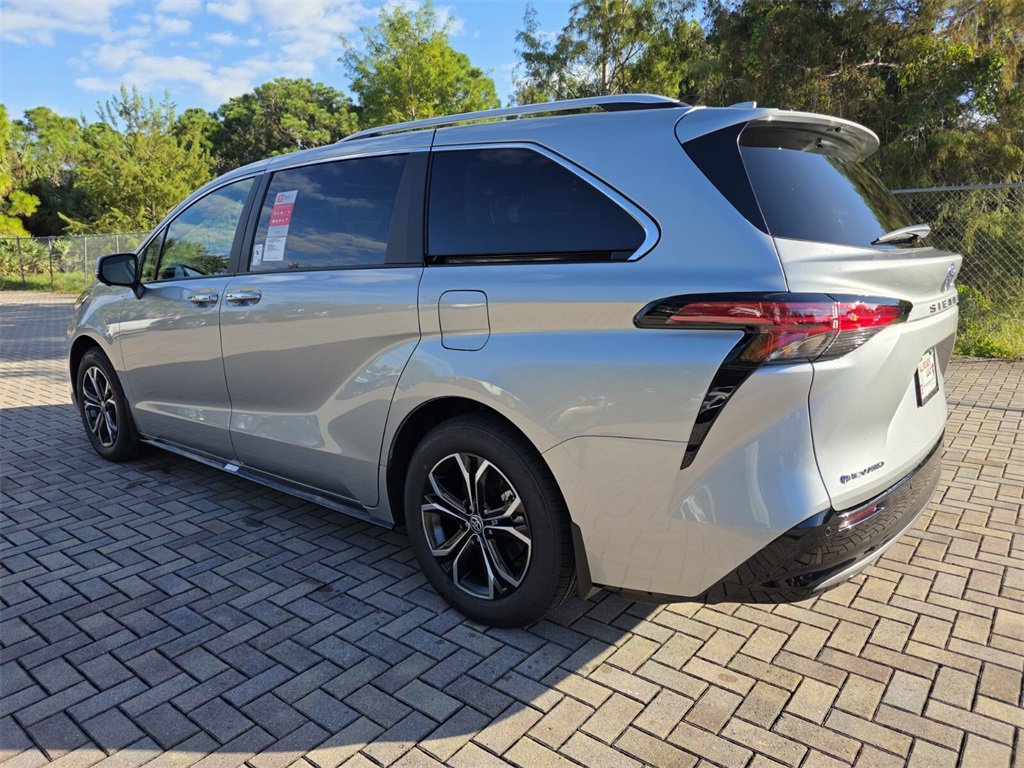New 2025 Toyota Sienna Platinum image 9