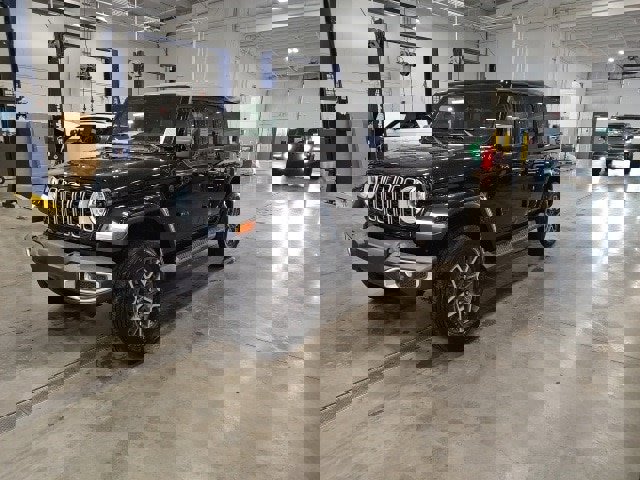 New 2025 Jeep Wrangler Sahara image 7