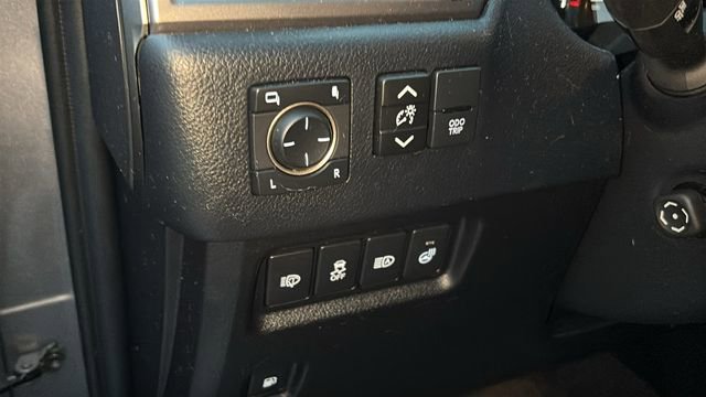 Used 2023 Lexus GX 460 Premium w/ Accessory Package image 13