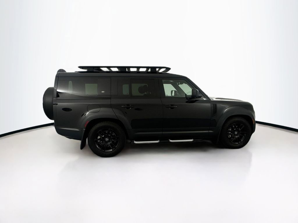 Used 2023 Land Rover Defender 130 SE image 4