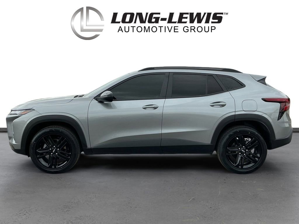 Used 2024 Chevrolet Trax ACTIV w/ Driver Confidence Package FWD image 2