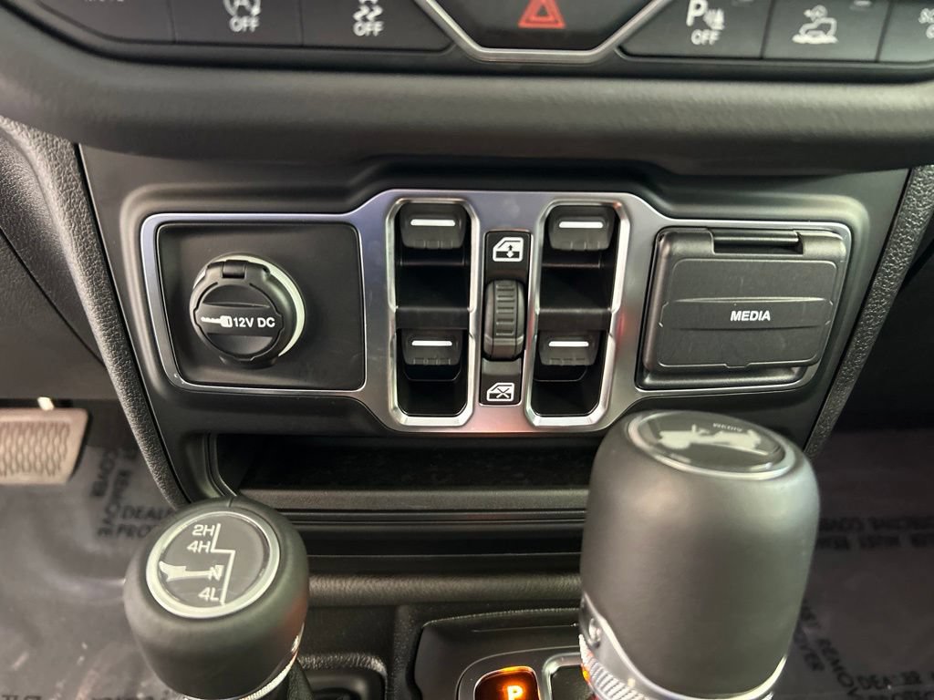 Used 2025 Jeep Wrangler Unlimited Sahara AWD/4WD image 51