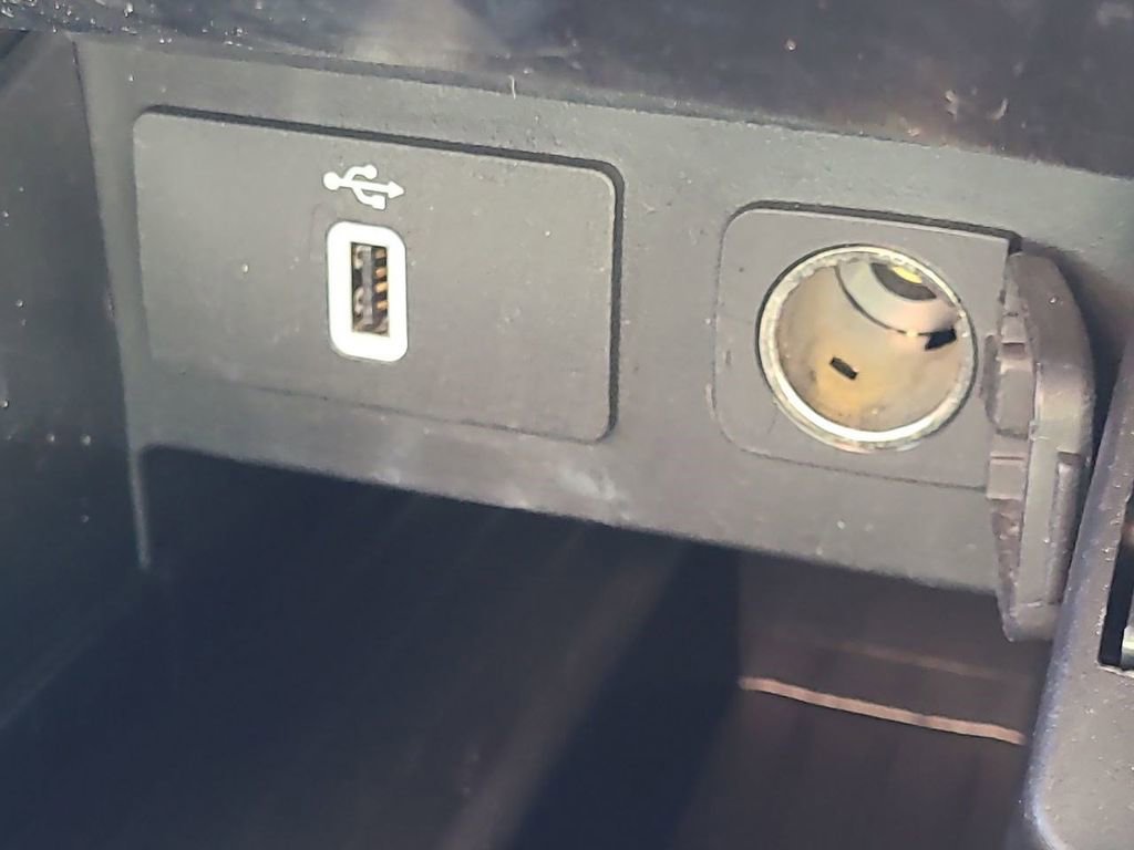 Used 2018 Ford Explorer XLT w/ Equipment Group 202A image 30