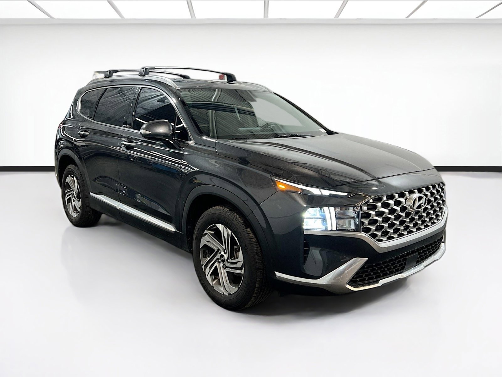 Used 2022 Hyundai Santa Fe SEL w/ Convenience Package image 3