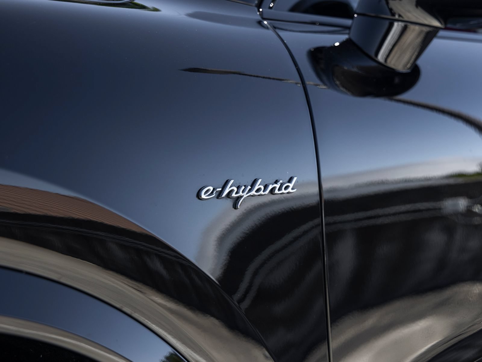 Certified 2022 Porsche Cayenne Turbo S AWD/4WD image 18