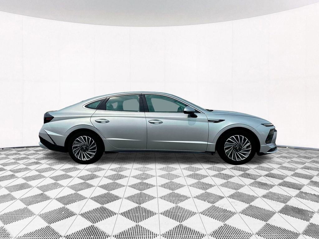 Used 2025 Hyundai Sonata SEL FWD image 13