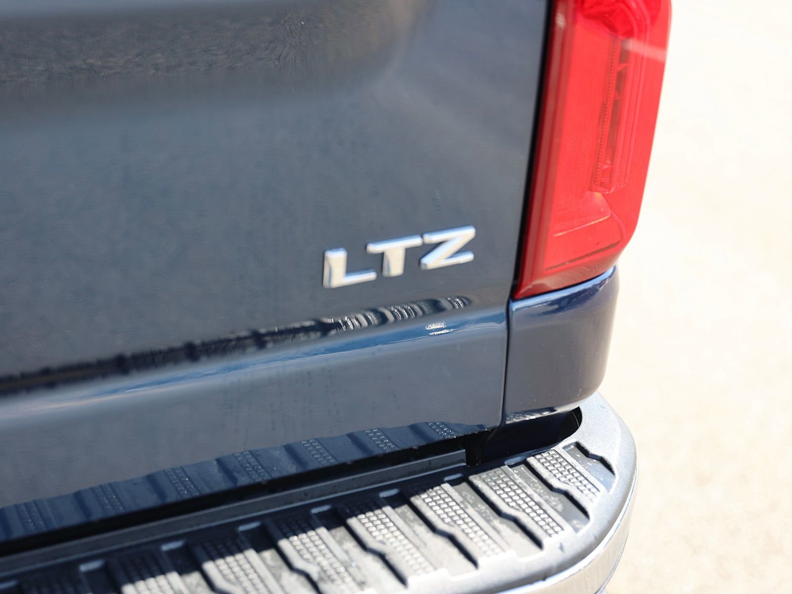 Used 2023 Chevrolet Silverado 2500 LTZ w/ LTZ Premium Package AWD/4WD image 16