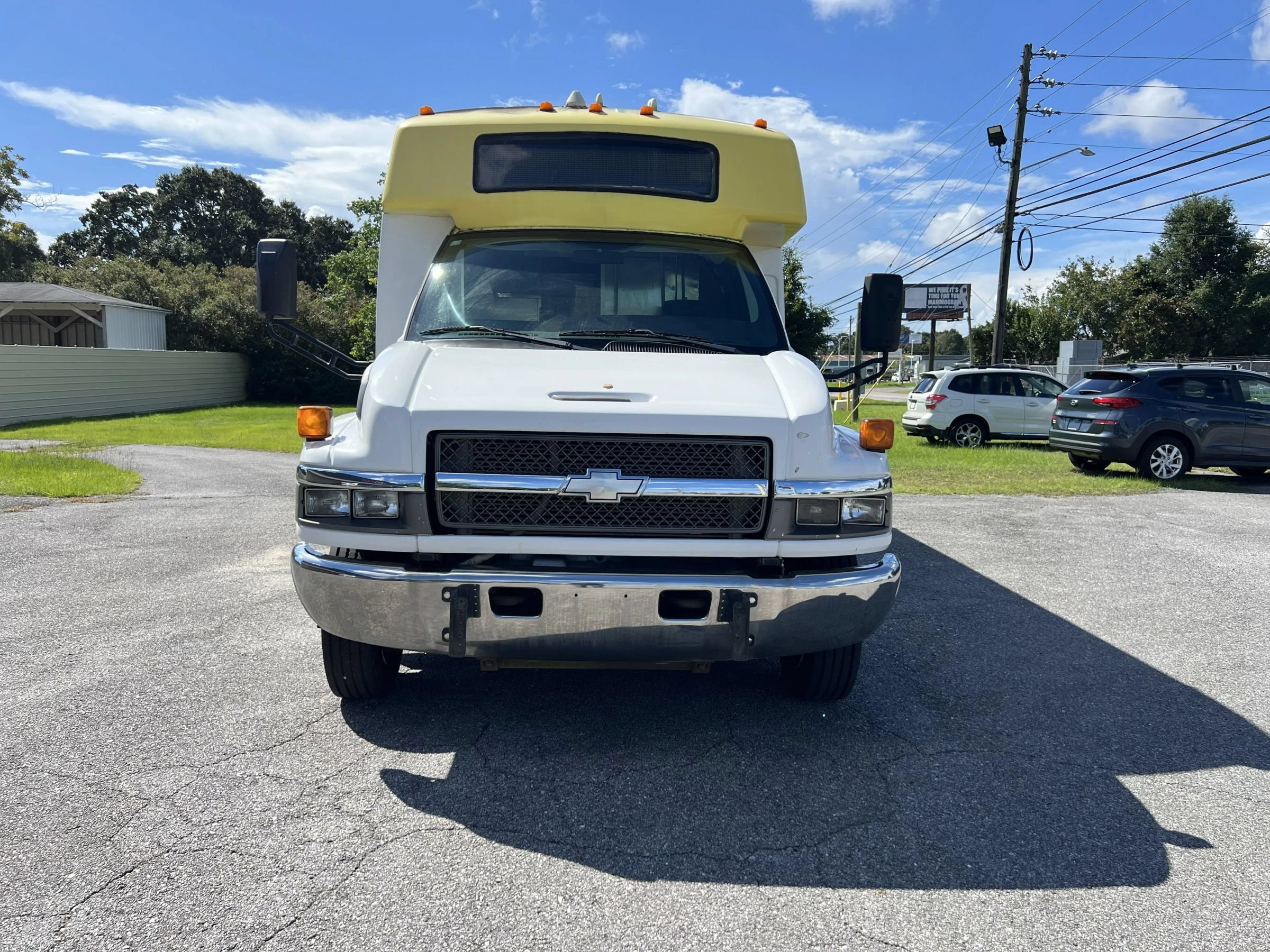 Used 2008 Chevrolet Kodiak C4500 2WD Regular Cab image 2