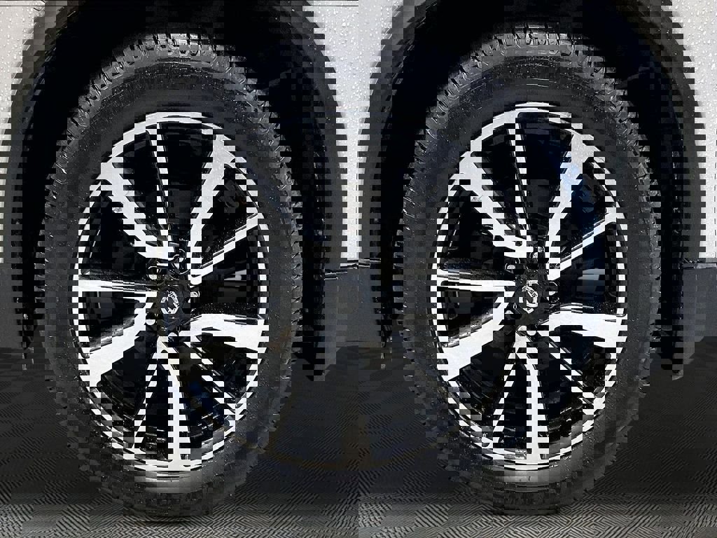 Used 2020 Nissan Rogue SL w/ Premium Package image 29