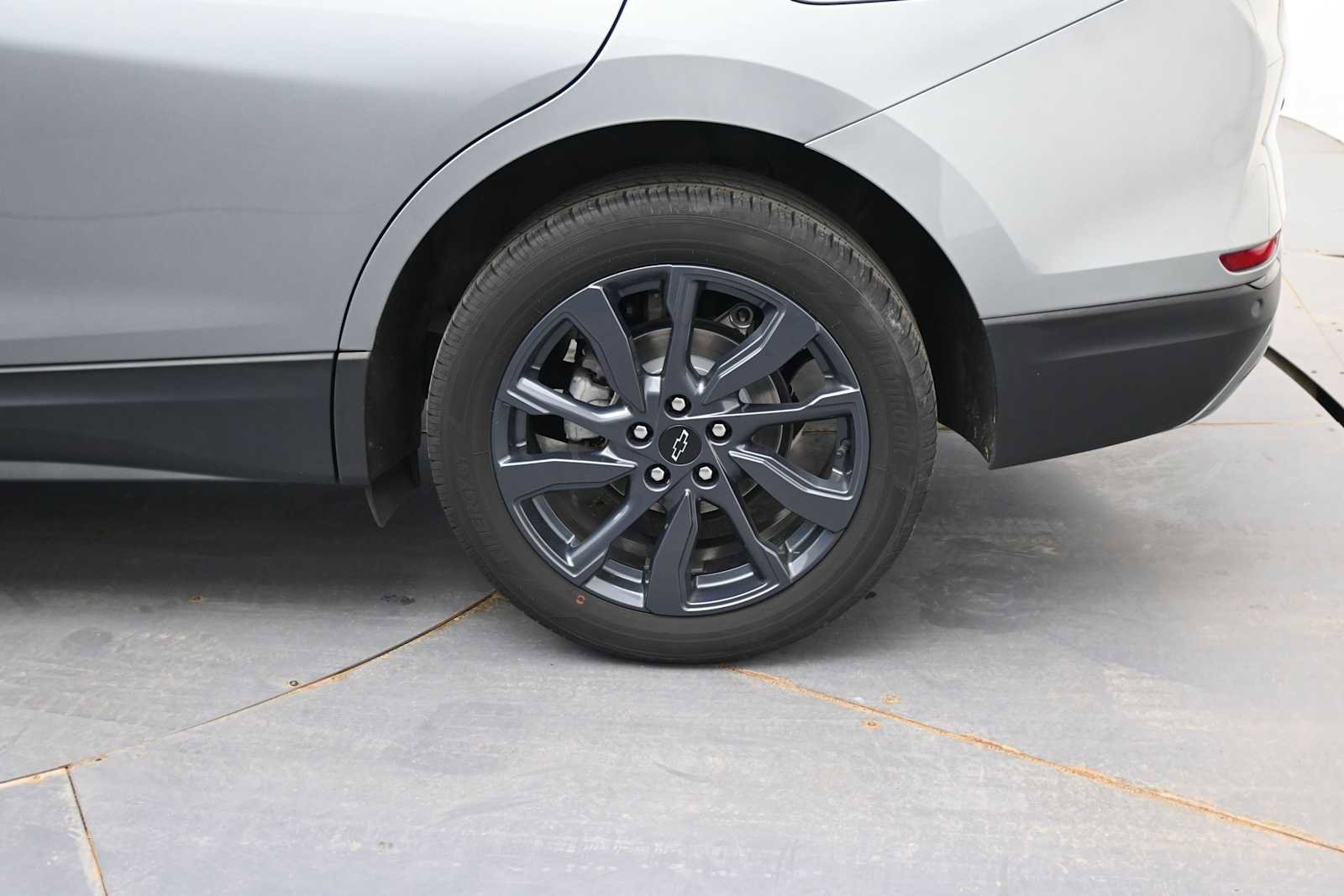 Used 2024 Chevrolet Equinox RS w/ LPO, Floor Liner Package AWD/4WD image 5