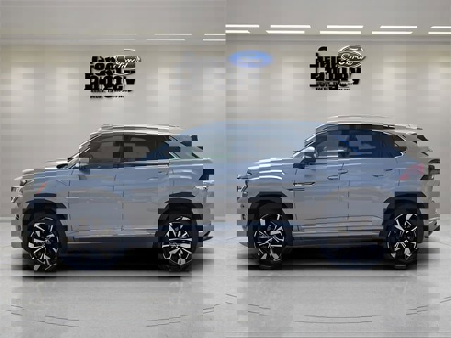 Used 2024 Volkswagen Atlas Cross Sport SEL Premium R-Line image 1