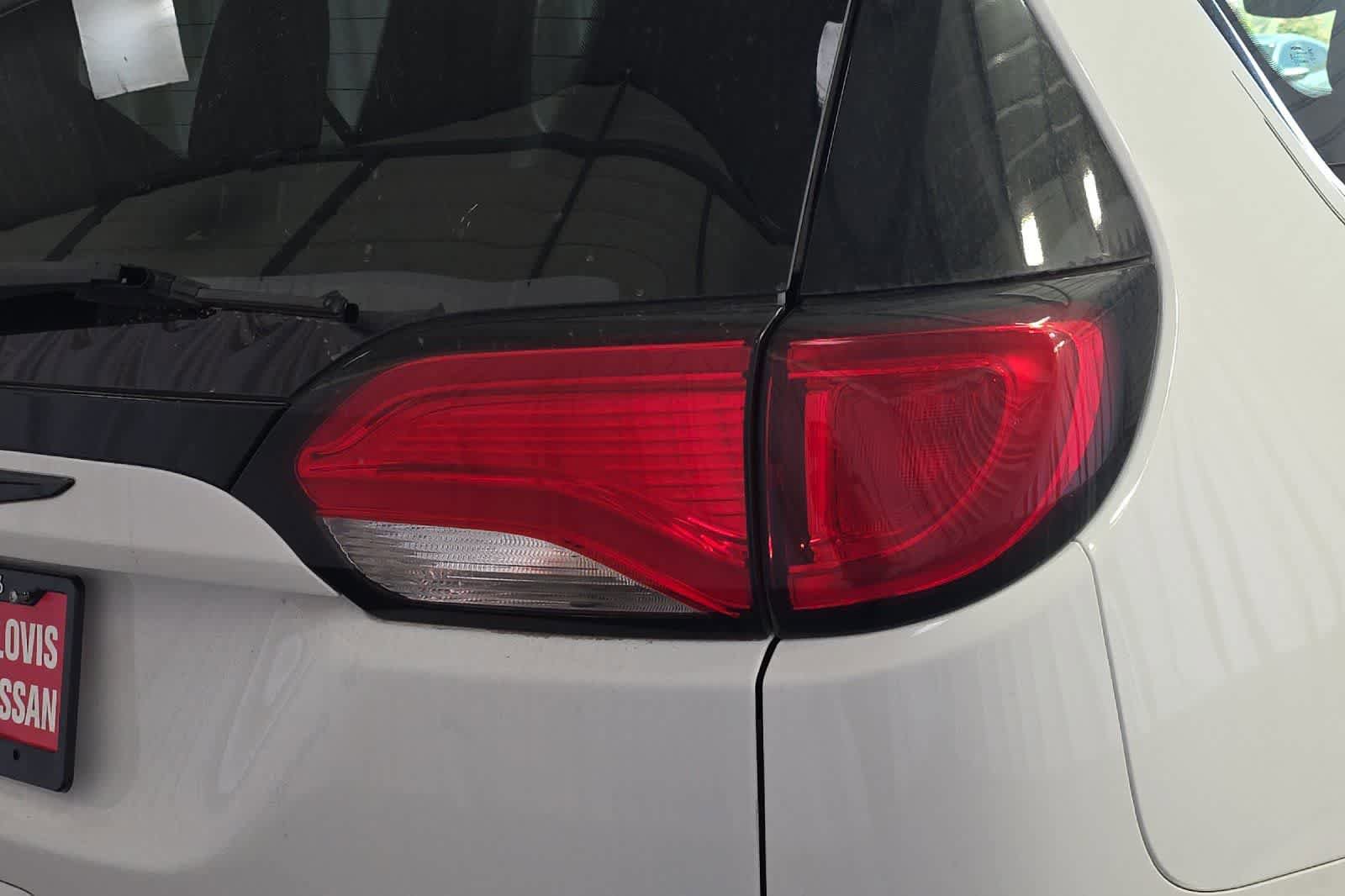 Used 2020 Chrysler Pacifica Touring w/ S Appearance Package FWD image 13