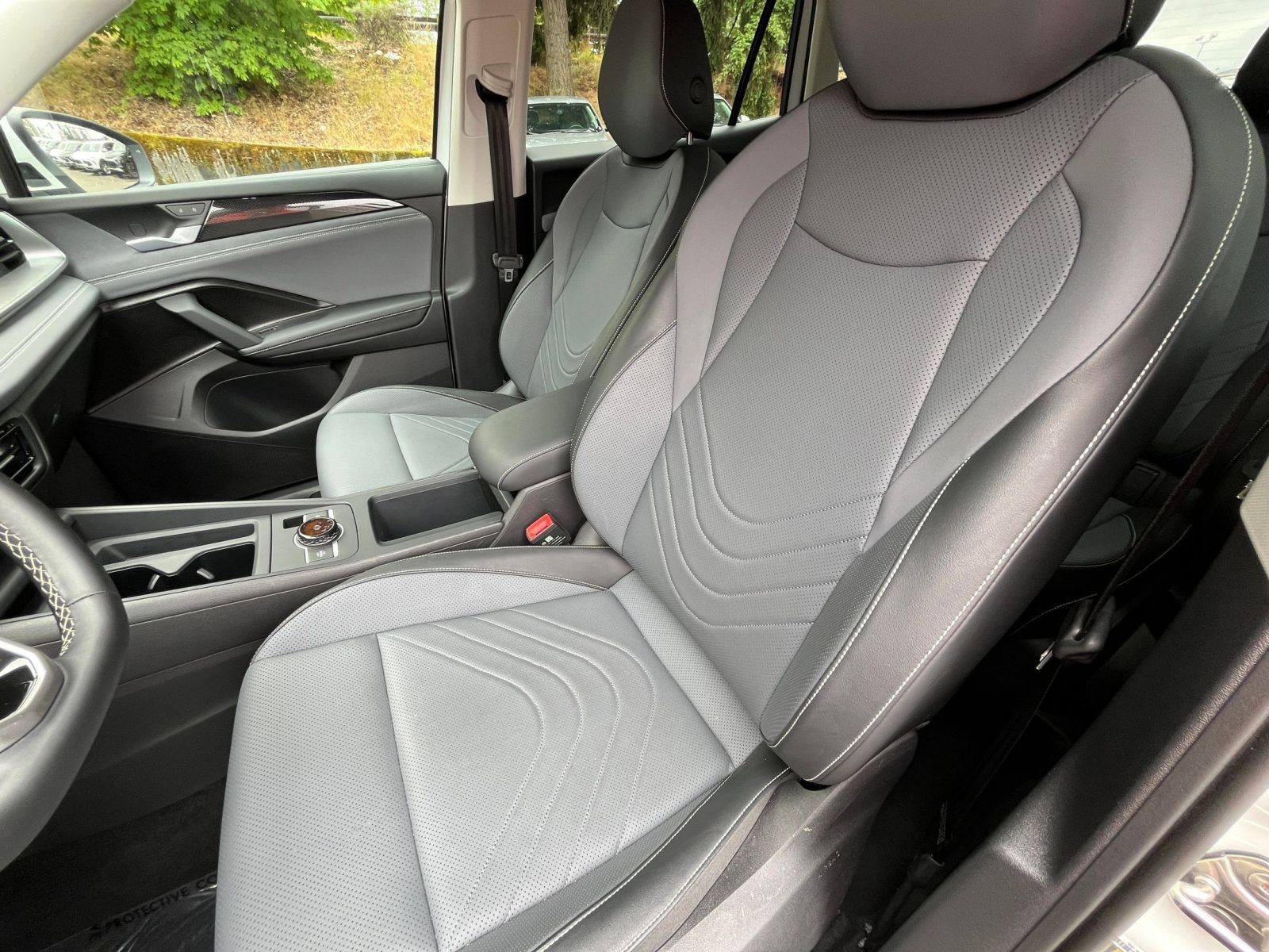 Used 2026 Volkswagen Tiguan SE AWD/4WD image 38