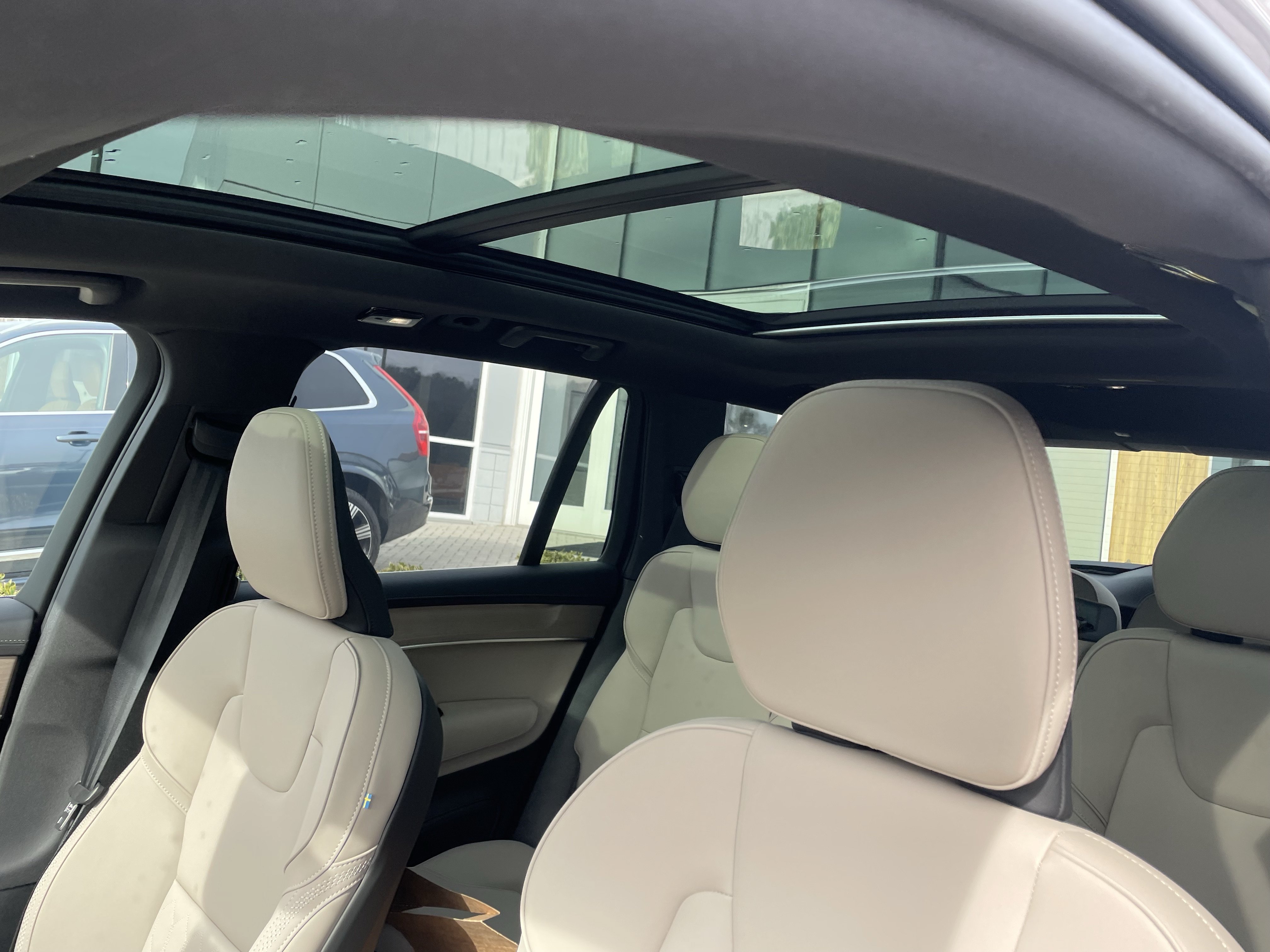 New 2026 Volvo XC90 B6 Plus w/ Protection Package Premier AWD/4WD image 16