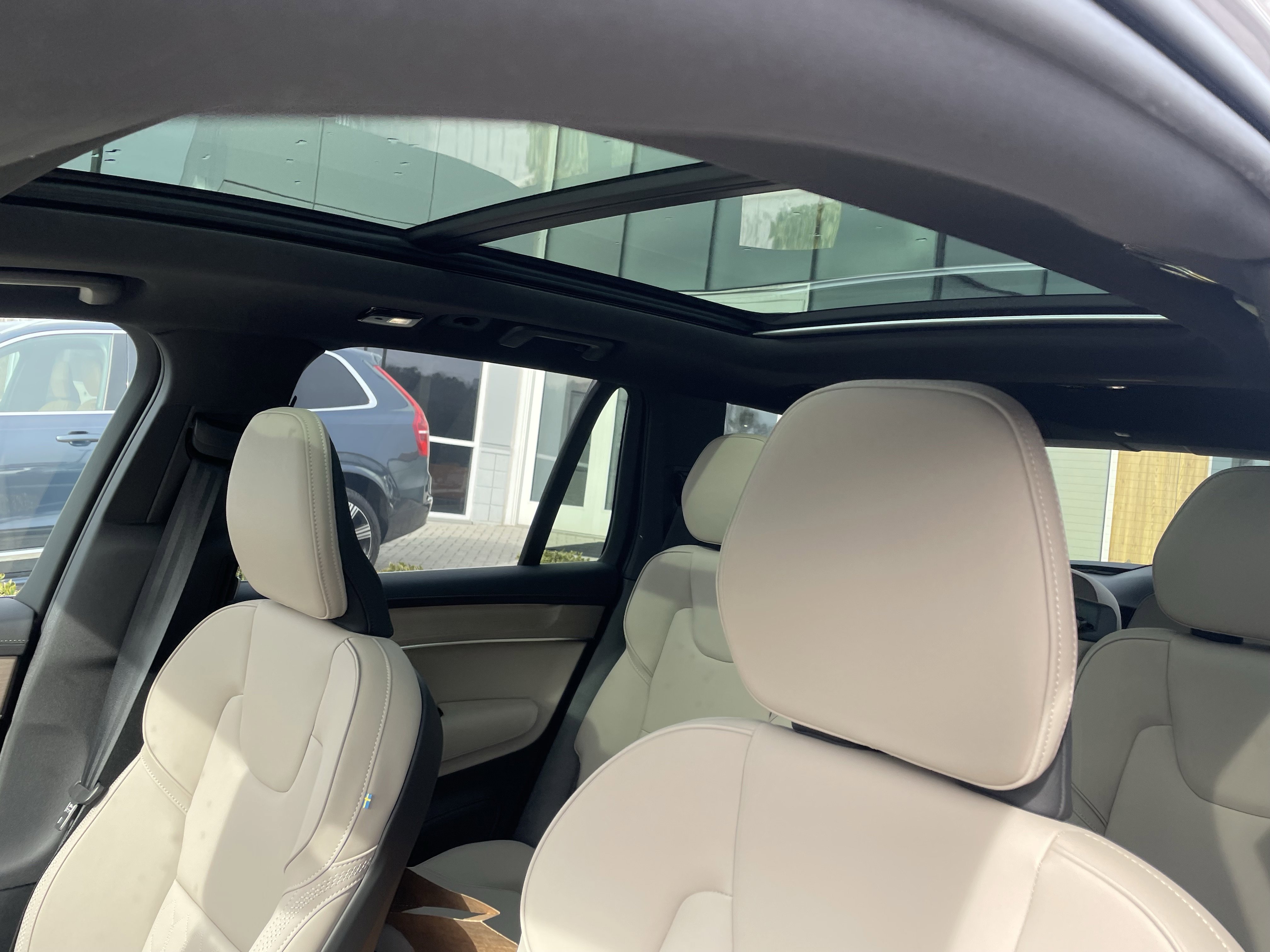 New 2026 Volvo XC90 B6 Plus w/ Protection Package Premier image 16