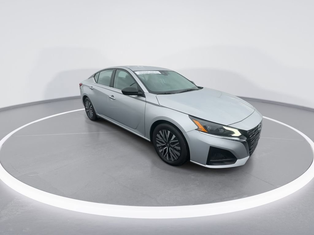 Used 2024 Nissan Altima 2.5 SV image 2