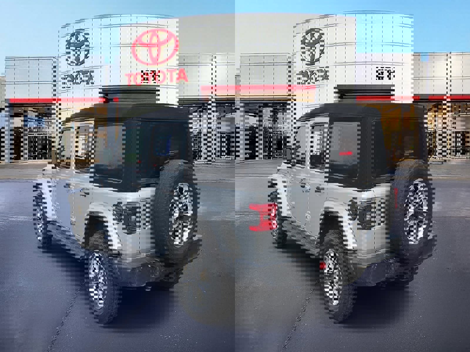 Used 2022 Jeep Wrangler Unlimited Sahara w/ LED Lighting Group image 7