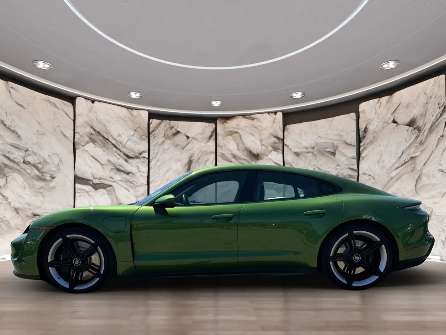 Used 2020 Porsche Taycan 4S image 5